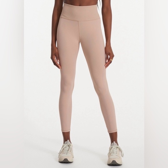 Vuori Pants - Vuori Ribbed Studio Leggings in Coconut Size M EUC